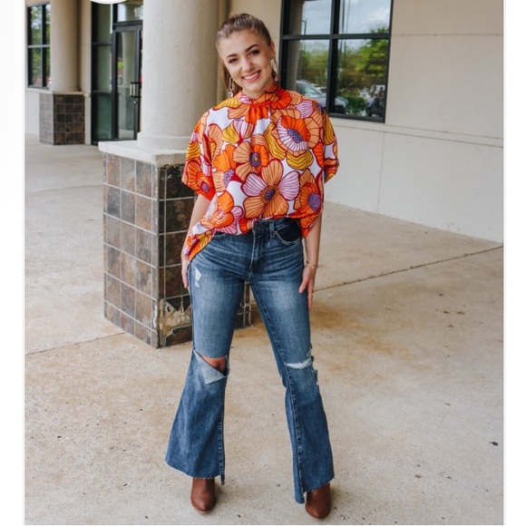 NWT Ariat Distressed Thea Flare Jeans - Picture 3 of 9